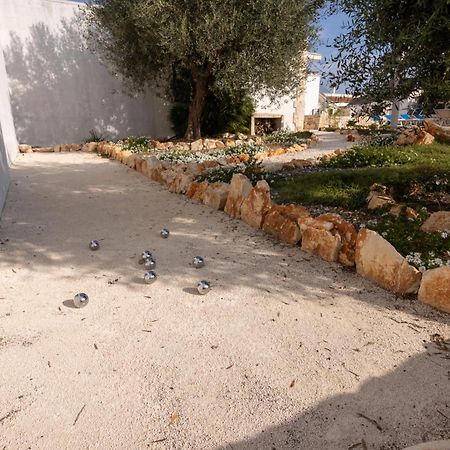 Villa With Trullo And Pool, Альберобелло Экстерьер фото