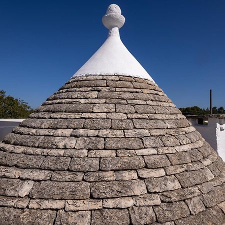 Villa With Trullo And Pool, Альберобелло Экстерьер фото