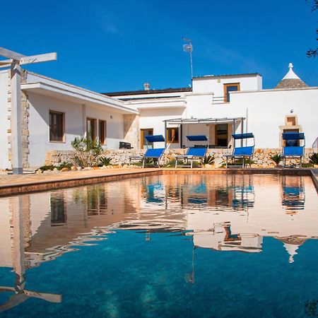 Villa With Trullo And Pool, Альберобелло Экстерьер фото