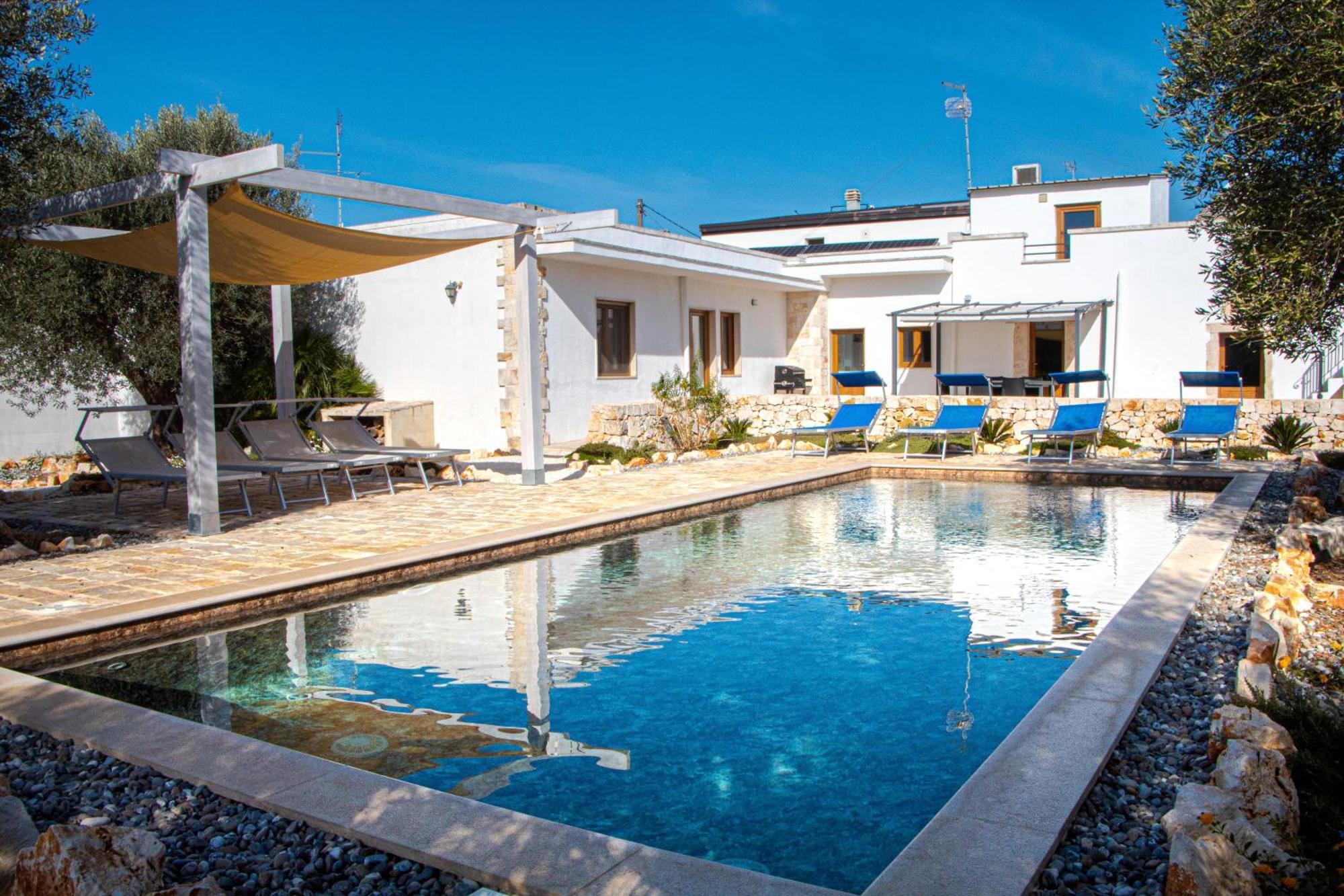 Villa With Trullo And Pool, Альберобелло Экстерьер фото