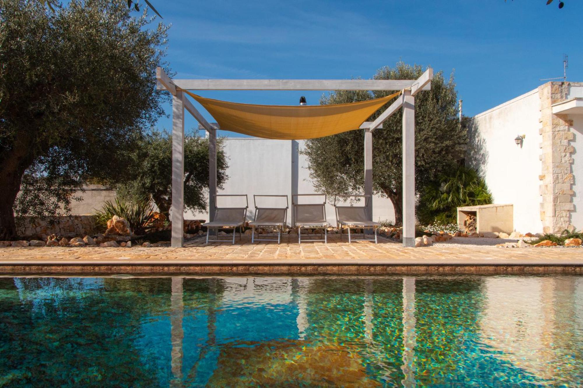 Villa With Trullo And Pool, Альберобелло Экстерьер фото