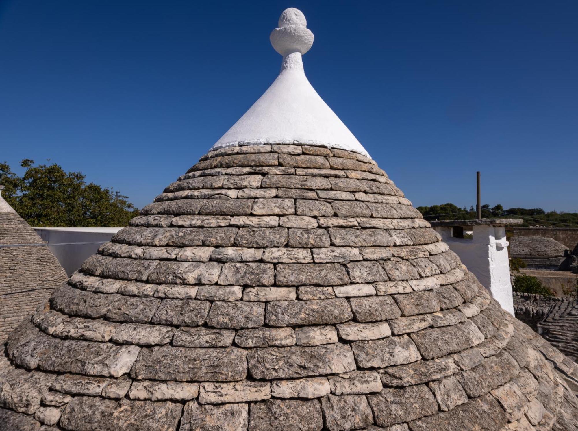 Villa With Trullo And Pool, Альберобелло Экстерьер фото