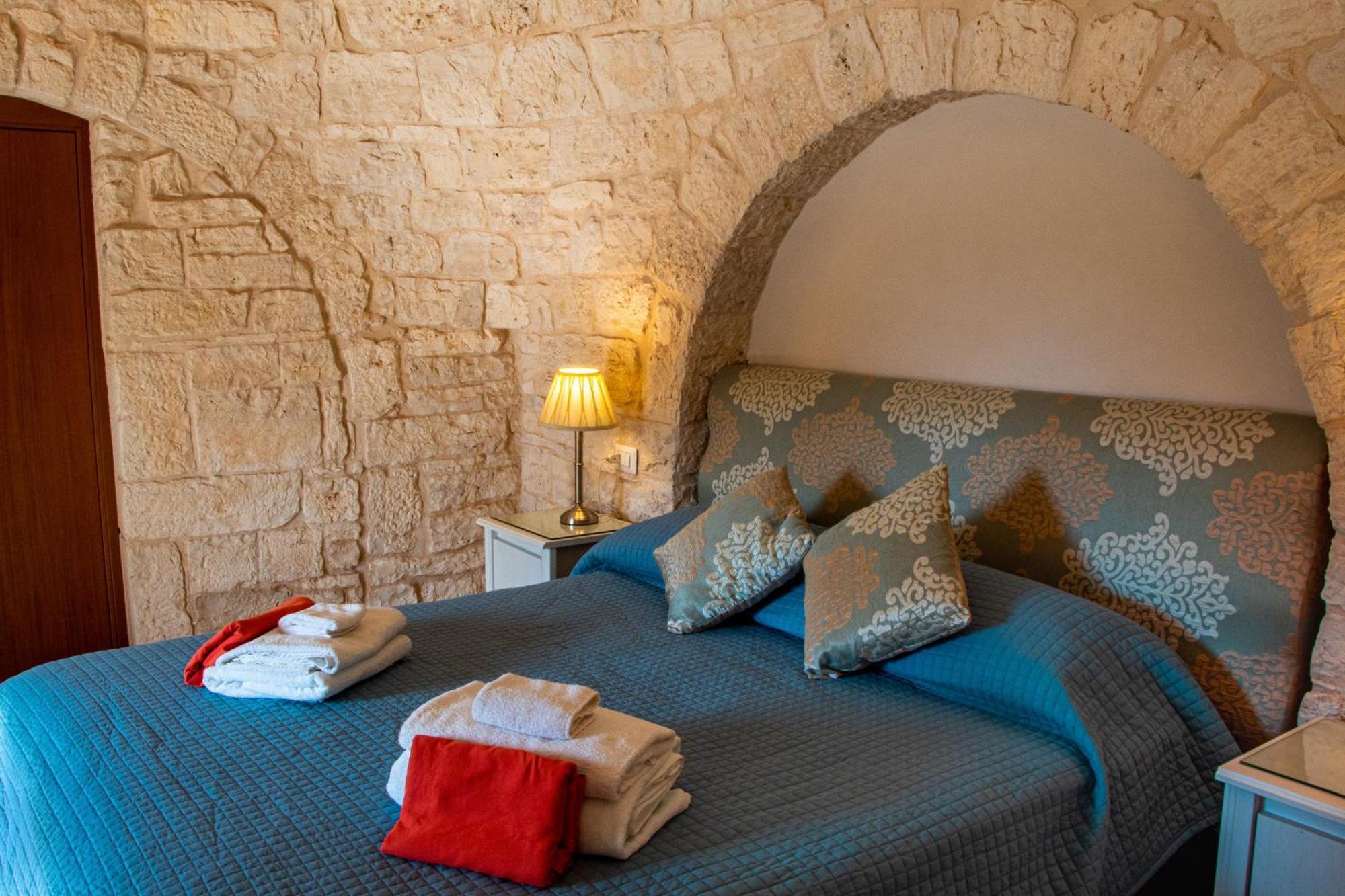 Villa With Trullo And Pool, Альберобелло Экстерьер фото