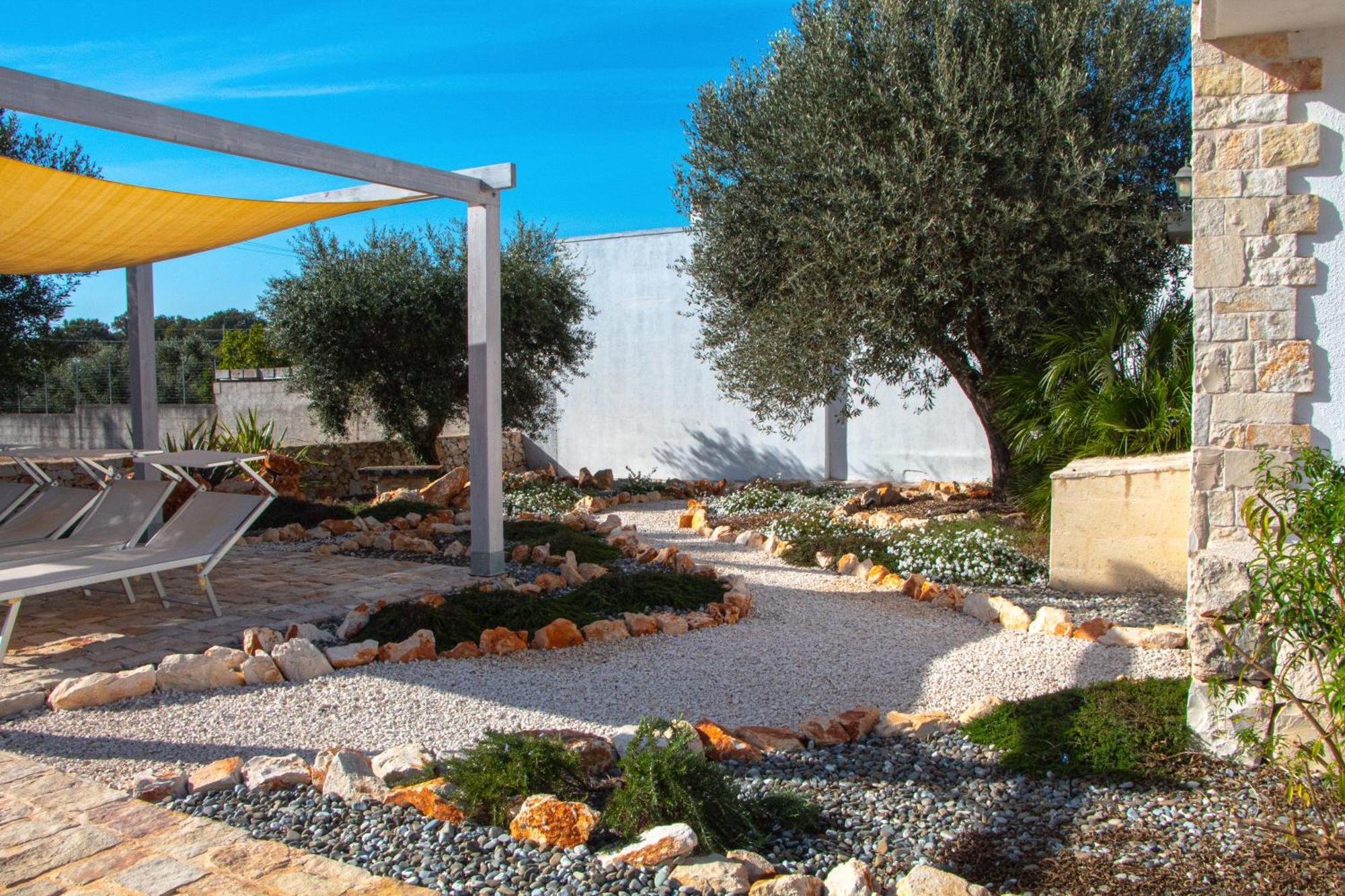 Villa With Trullo And Pool, Альберобелло Экстерьер фото