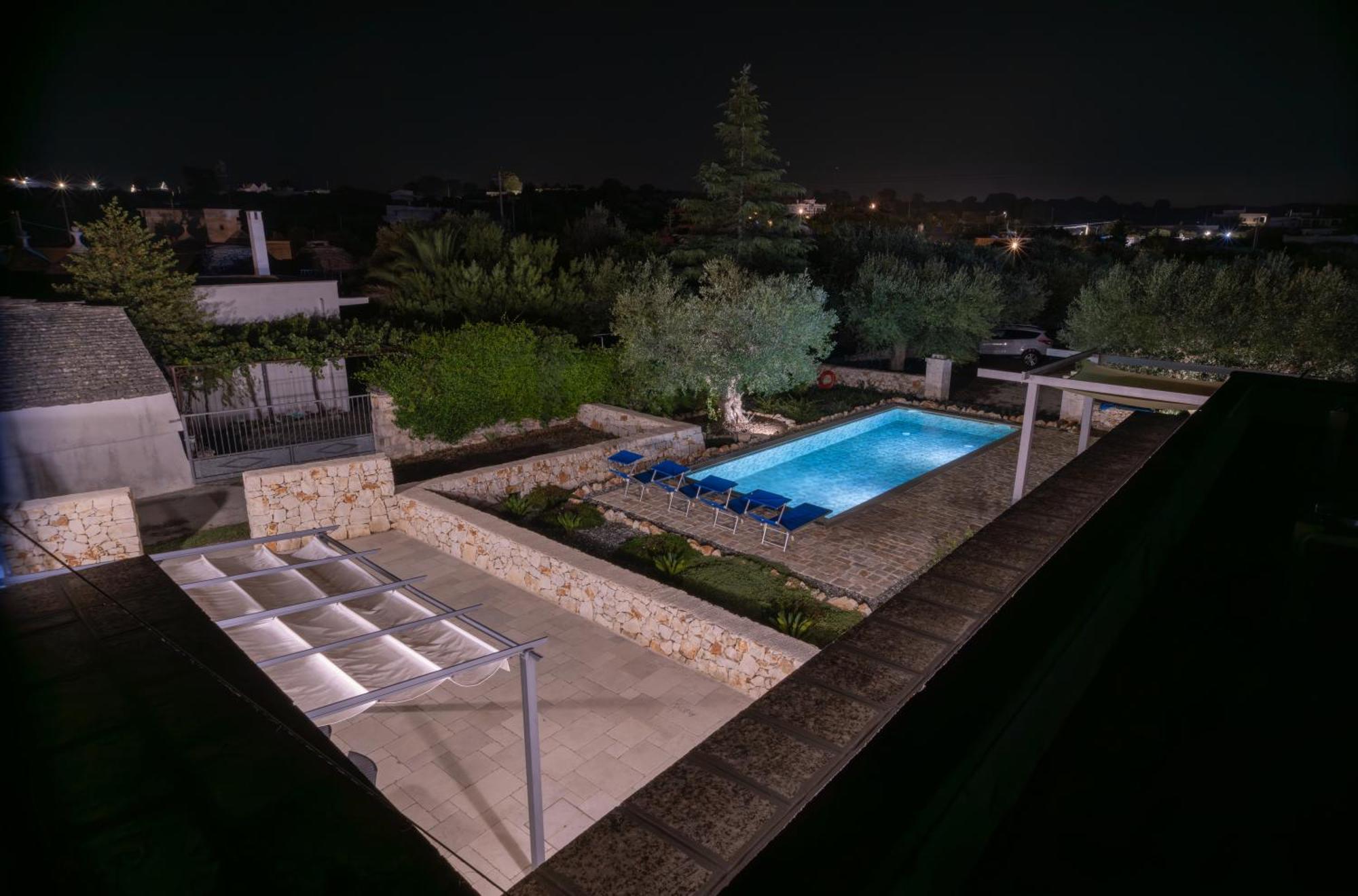 Villa With Trullo And Pool, Альберобелло Экстерьер фото