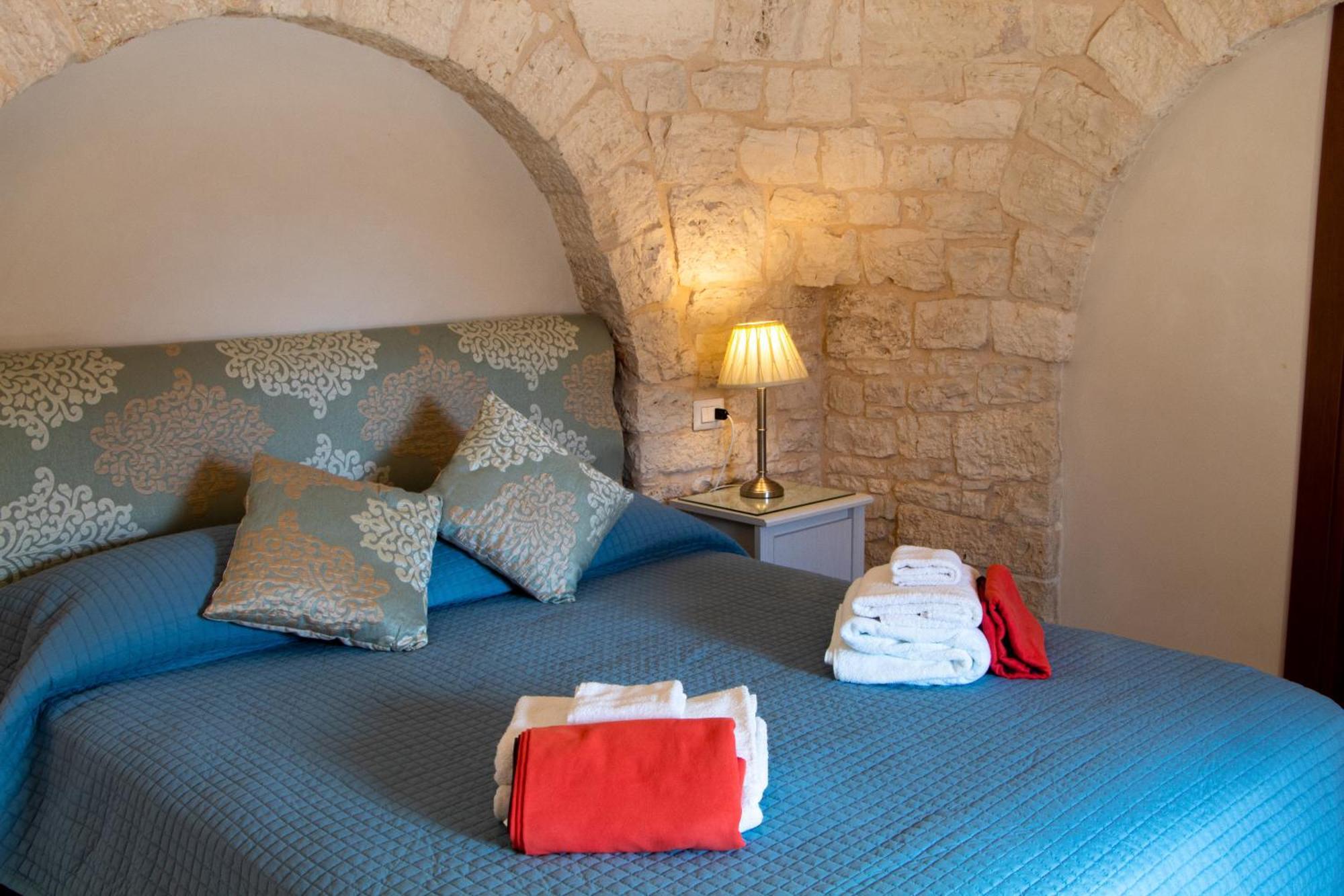 Villa With Trullo And Pool, Альберобелло Экстерьер фото